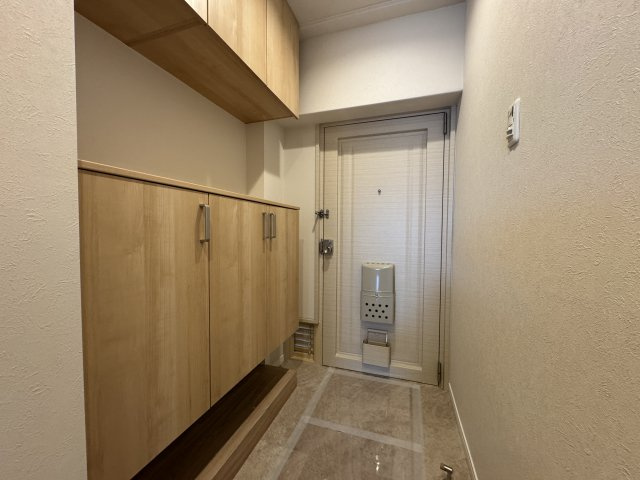 シャルマンコーポ明石３号棟の玄関