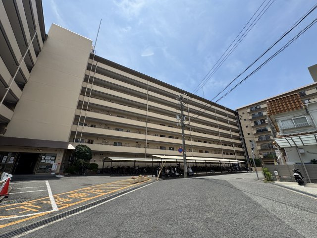シャルマンコーポ明石３号棟の外観