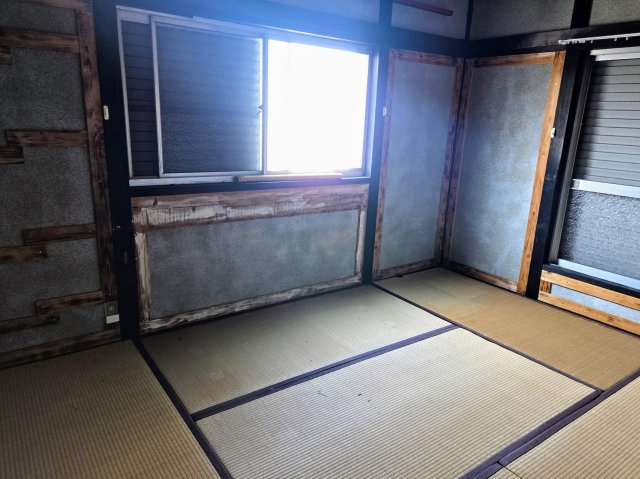 【2棟一括】神戸市垂水区潮見が丘１丁目　〜2階から海が見える開放的なロケーション〜の和室|B宅　落ち着いた雰囲気の和室　