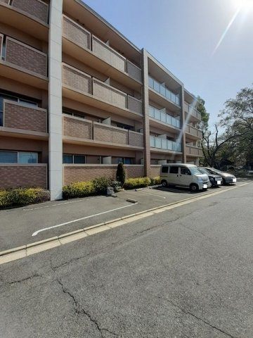 フォルトゥーナ・タワラヤの駐車場