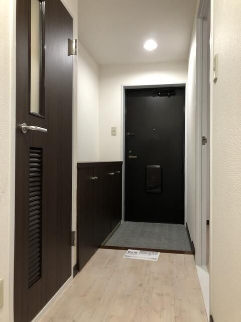 柏芳ビル壱号館の玄関