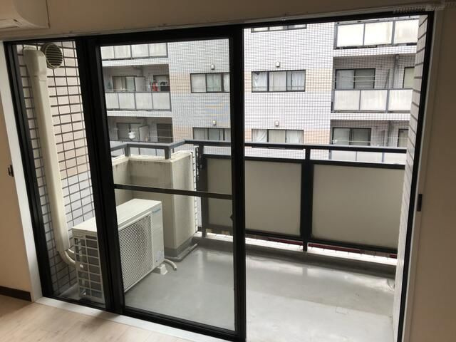 柏芳ビル壱号館のバルコニー