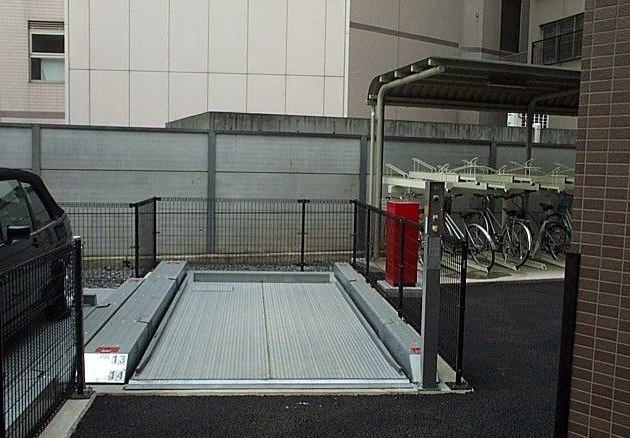 ガーデンフォート目黒の駐車場