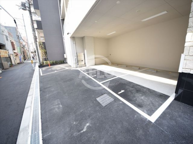 アドバンス大阪ドーム前アヴェニールの駐車場|アドバンス大阪ドーム前アヴェニール　平面駐車場