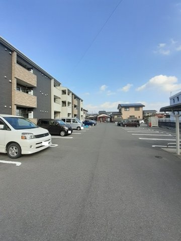 ファミーユ　Ｂの駐車場