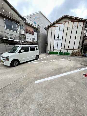 Attinの駐車場