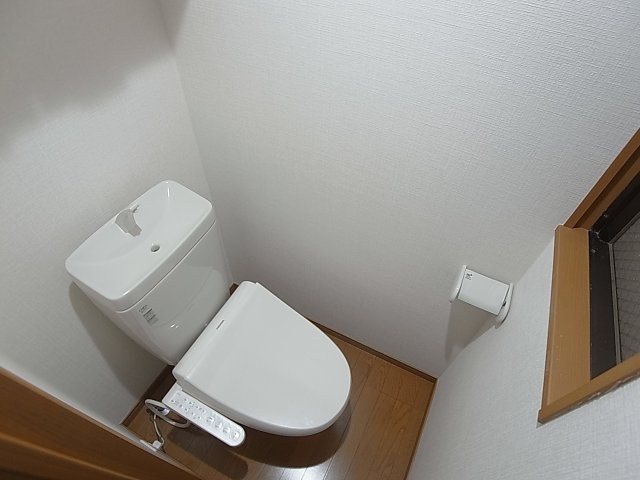 神戸市中央区相生町２丁目の賃貸マンションのトイレ|温水洗浄便座付きのトイレ