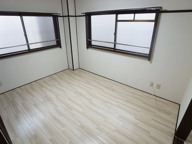 神戸市中央区相生町２丁目の賃貸マンションの居間・リビング|2面窓で風通し良好のお部屋で