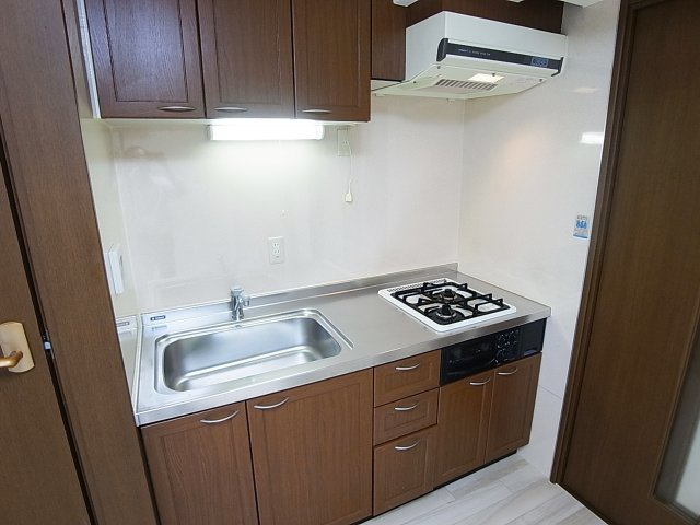 神戸市中央区相生町２丁目の賃貸マンションのキッチン|2口コンロが使い勝手良い広々キッチン