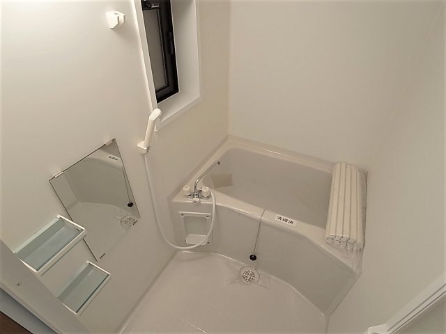 神戸市中央区相生町２丁目の賃貸マンションの浴室|小窓付きの入替済みバスルーム
