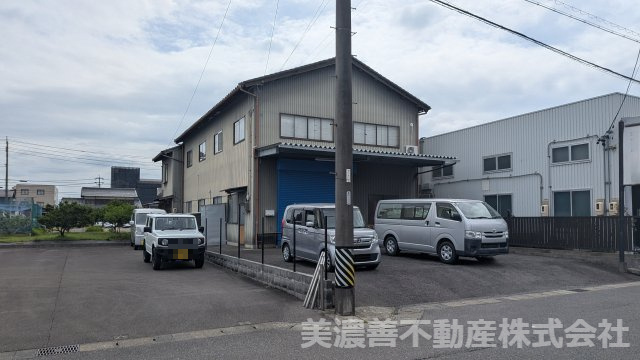 ６７２０８　羽島市福寿町平方8丁目事務所付倉庫の外観