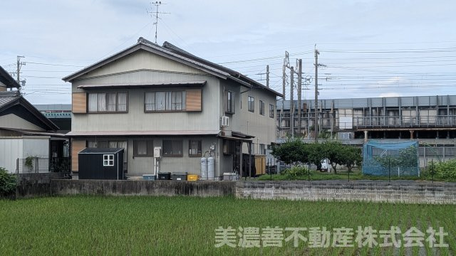 ６７２０８　羽島市福寿町平方8丁目事務所付倉庫の外観