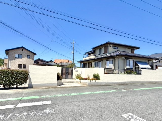 【中古戸建】伊勢崎市今泉町2丁目の外観|■外観｜特徴のある個性的な住まいと美しい街並み、そして住みやすい環境を、ぜひ現地でご覧になりませんか。お気軽にお問合せください(^^)  