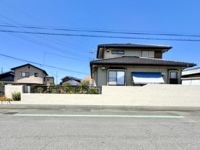 【中古戸建】伊勢崎市今泉町2丁目の外観|■外観｜永く住むほどに愛着を深める、味わい豊かなデザインのオウチです♪まずはご見学ください♪