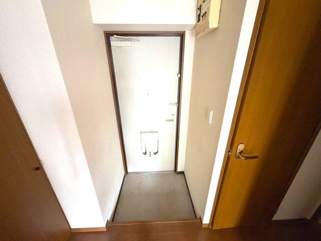 フリージアコートの玄関