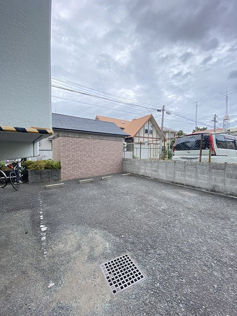 ヴェルテスIKEMOTOの駐車場|駐車場があるので、車を買う予定の方も安心です