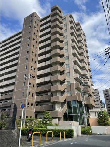 京阪東ローズタウン・ファインガーデンあゆみヶ丘Ｅ棟の外観