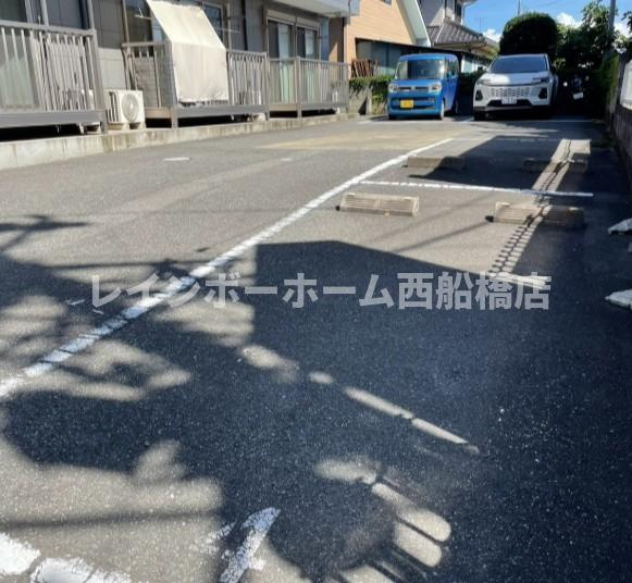 クオリティハイツ南三咲の駐車場