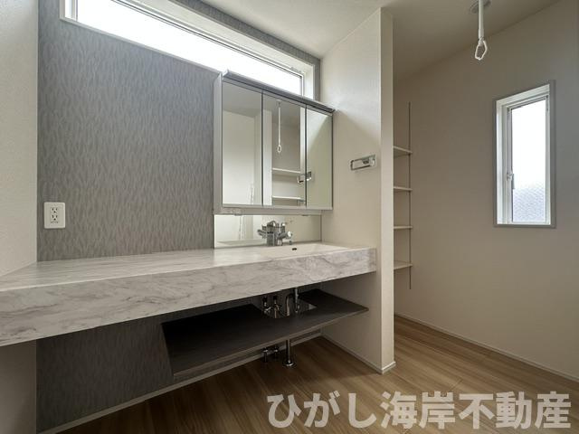 茅ケ崎市東海岸南6丁目　新築戸建　全３棟の独立洗面台|三面鏡化粧台