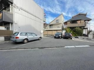 エレガンス仙川の駐車場