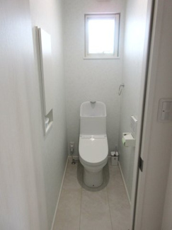 【トイレ】 | 大館市字大田面・中古住宅 | １帖スペースのトイレです。