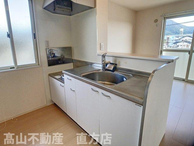 直方市大字頓野のアパートのキッチン