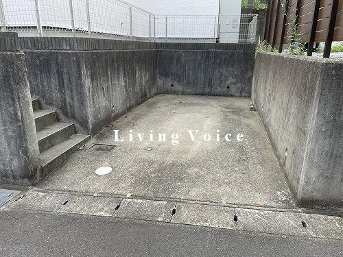 【仲介手数料０円】海老名市国分南4丁目　中古一戸建ての駐車場|海老名市国分南4丁目　中古一戸建て