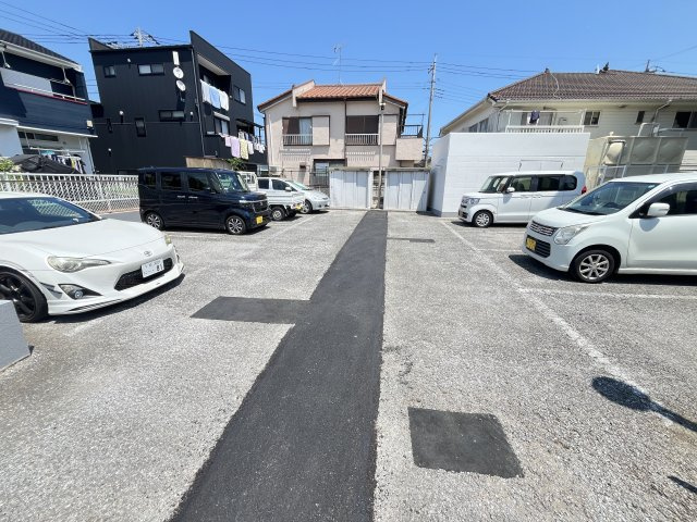 メゾン・ラ・ポームⅡの駐車場