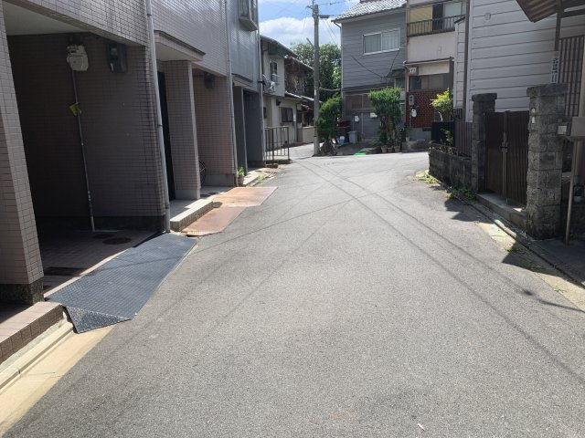 京都市北区大宮西野山町　中古一戸建の前面道路含む現地写真