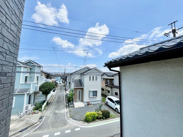 【仲介手数料無料】ふじみ野市桜が丘4期―新築分譲住宅―全1棟の展望|星空が地上に映りこむかのような夜景のきらめきまで、この街ならではの美しい風景の物語が室内に展開します。手を伸ばせば、ふれることができそうな眺望も魅力。