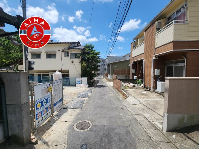 福岡市中央区小笹5丁目第2-2棟（2号棟）の外観|前面道路含む現地の写真です。