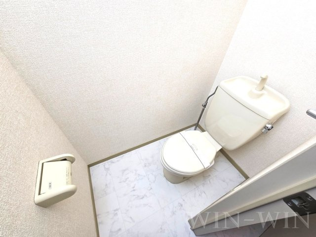 メゾン・ド・ラヴィ菰口 Ⅲのトイレ|イメージ（同建物内別部屋の写真です）
