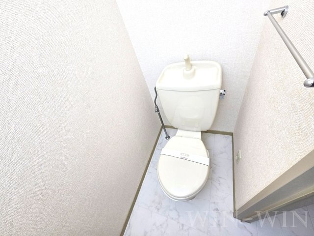 メゾン・ド・ラヴィ菰口 Ⅲのトイレ|イメージ（同建物内別部屋の写真です）