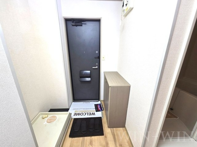 メゾン・ド・ラヴィ菰口 Ⅲの玄関|イメージ（同建物内別部屋の写真です）