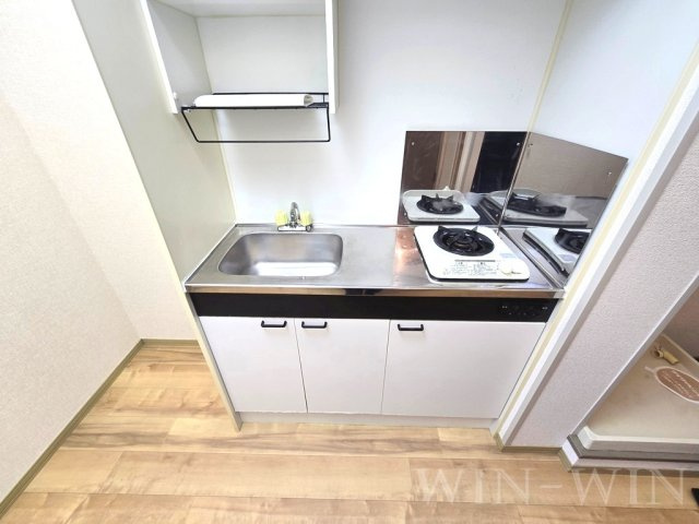 メゾン・ド・ラヴィ菰口 Ⅲのキッチン|イメージ（同建物内別部屋の写真です）