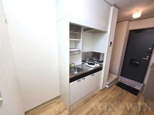 メゾン・ド・ラヴィ菰口 Ⅲのキッチン|イメージ（同建物内別部屋の写真です）