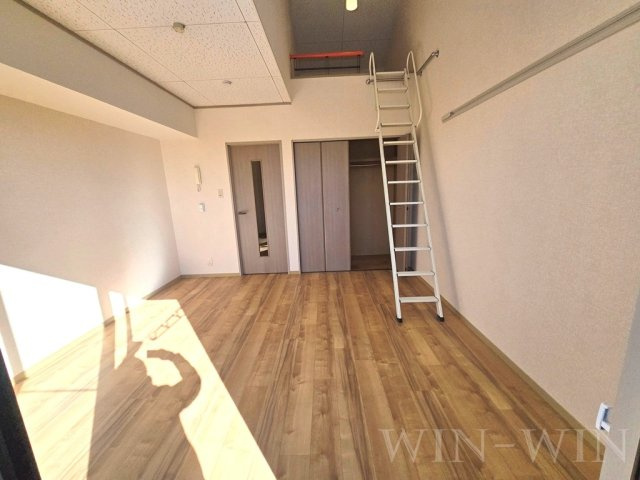 メゾン・ド・ラヴィ菰口 Ⅲの居間・リビング|イメージ（同建物内別部屋の写真です）
