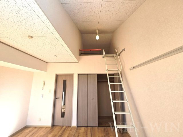 メゾン・ド・ラヴィ菰口 Ⅲの居間・リビング|イメージ（同建物内別部屋の写真です）