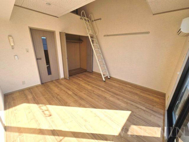 メゾン・ド・ラヴィ菰口 Ⅲの居間・リビング|イメージ（同建物内別部屋の写真です）
