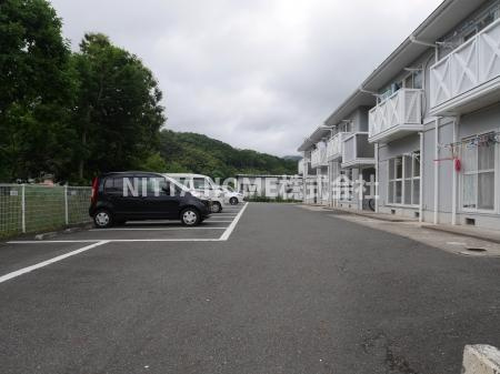 豊岡市庄境のアパートの駐車場|駐車場も広々！