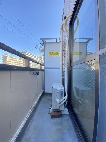 アンプルール新屋敷のバルコニー