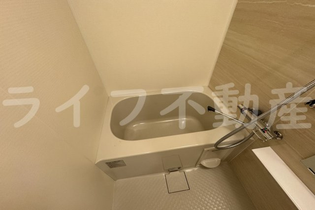 エスリード ザ・レーヴ大阪の浴室|コンパクトで使いやすいお風呂です
