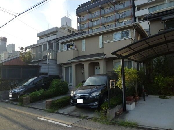 メゾン妙音通の駐車場|駐車場に車を止められます