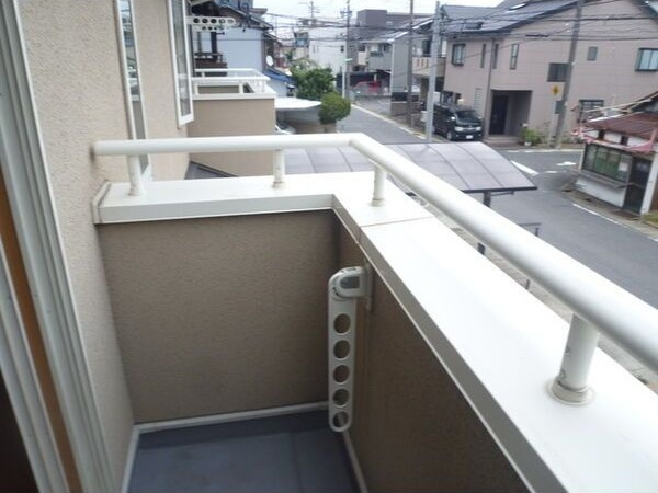 メゾン妙音通のバルコニー|暖かな日差しのふりそそぐバルコニー