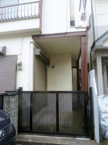 富士見市水谷東２丁目の一戸建ての駐車場|屋根付き自転車置き場(バイクスペース)