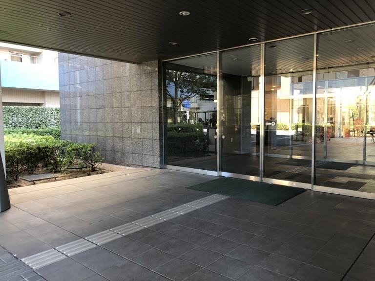 グランシンフォニア戸田公園ＥＡＳＴ棟のエントランス
