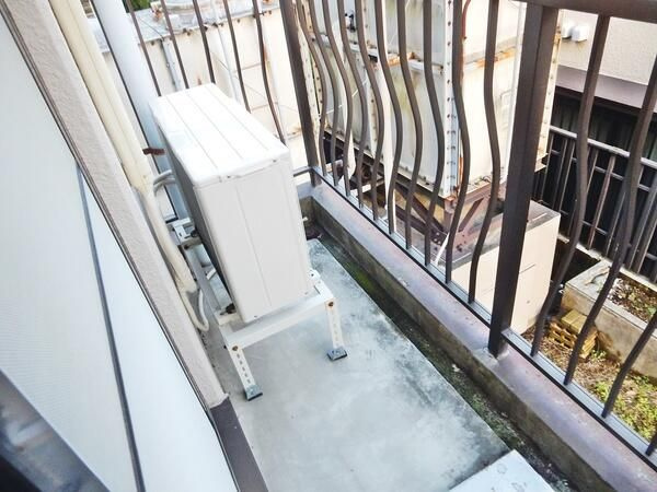 海老名市東柏ケ谷２丁目の賃貸マンションのバルコニー