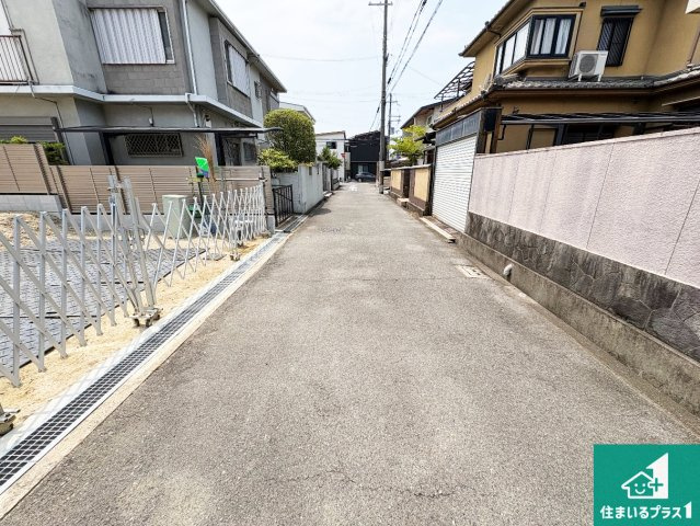 堺市東区日置荘原寺町　新築一戸建ての前面道路含む現地写真|周辺は落ち着いた街並みの住宅地！子育てがしやすい住環境です！まだ未完成ですが、現地でしかわからない事もございます。是非一度ご覧ください。