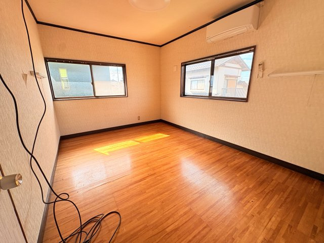 嘉穂郡桂川町土師　キッチン二つ　5LDKの洋室