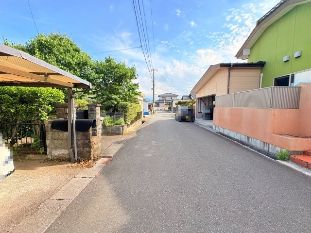 嘉穂郡桂川町土師　キッチン二つ　5LDKの前面道路含む現地写真